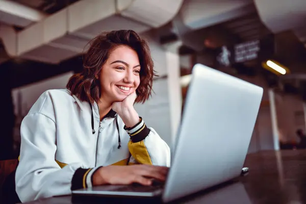 woman on computer 